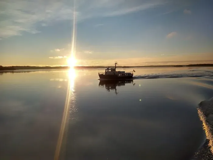 Skärgårdsbåt under resa